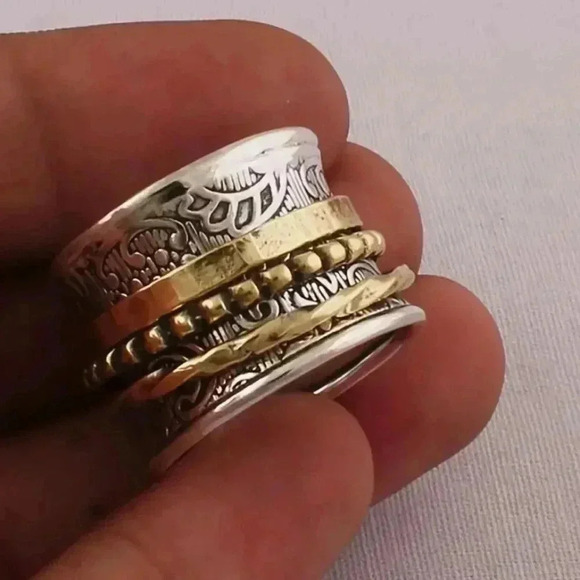 Vintage European Wide Band Women's Ring - Picture 4 of 4